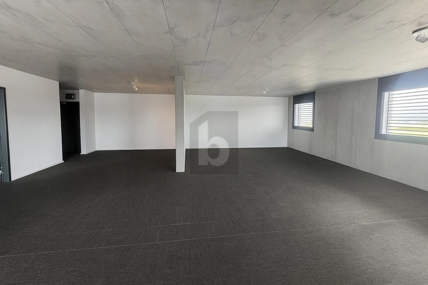 Espace de Bureau Moderne à Sâles - Photo 3 sur 6