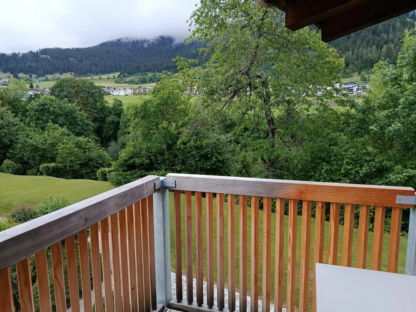 Charming Mountain Paradise: 2.5 Room Attic Apartment with Fireplace, Balcony and Dream View! - Photo 2 of 14