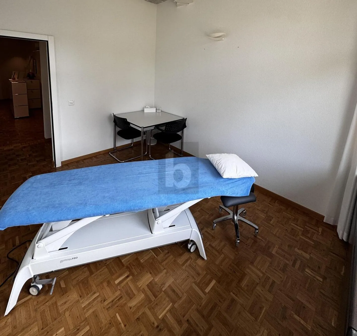 Stanza luminosa in posizione centrale - Foto 4 di 6