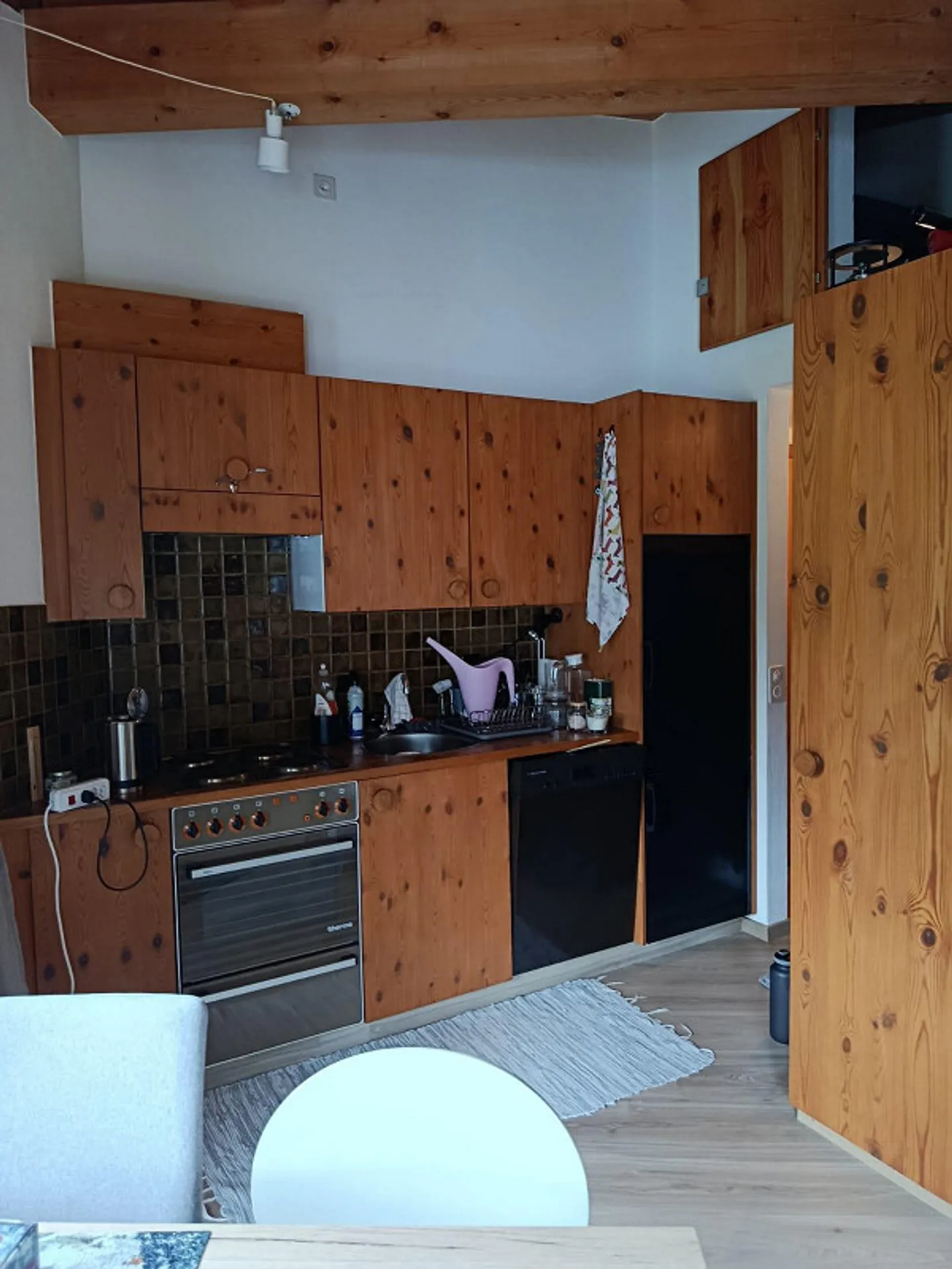 Charming Mountain Paradise: 2.5 Room Attic Apartment with Fireplace, Balcony and Dream View! - Photo 6 of 14