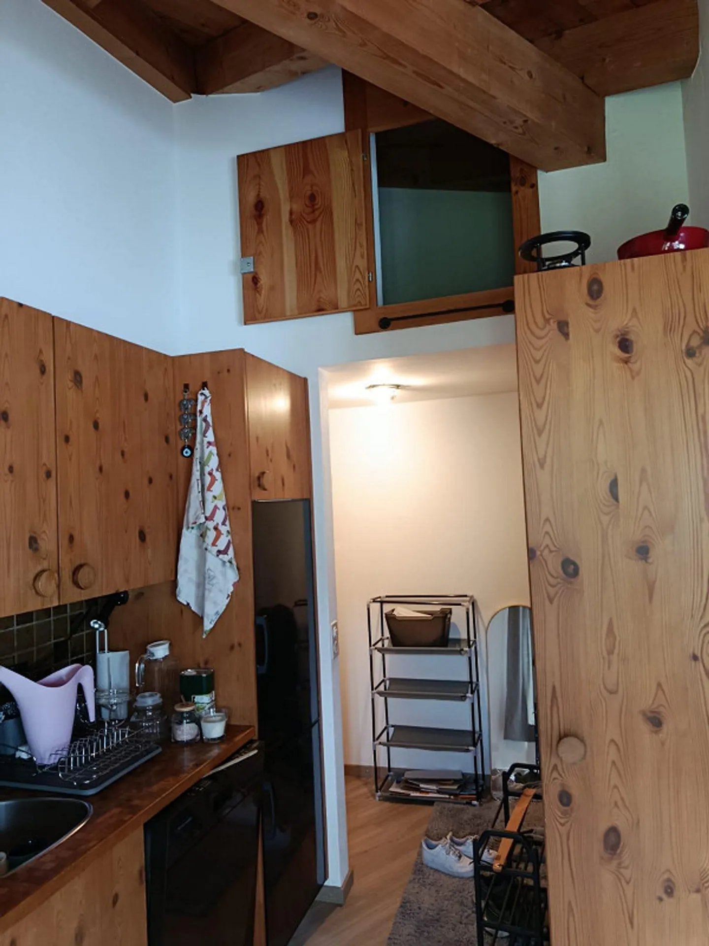 Charming Mountain Paradise: 2.5 Room Attic Apartment with Fireplace, Balcony and Dream View! - Photo 7 of 14