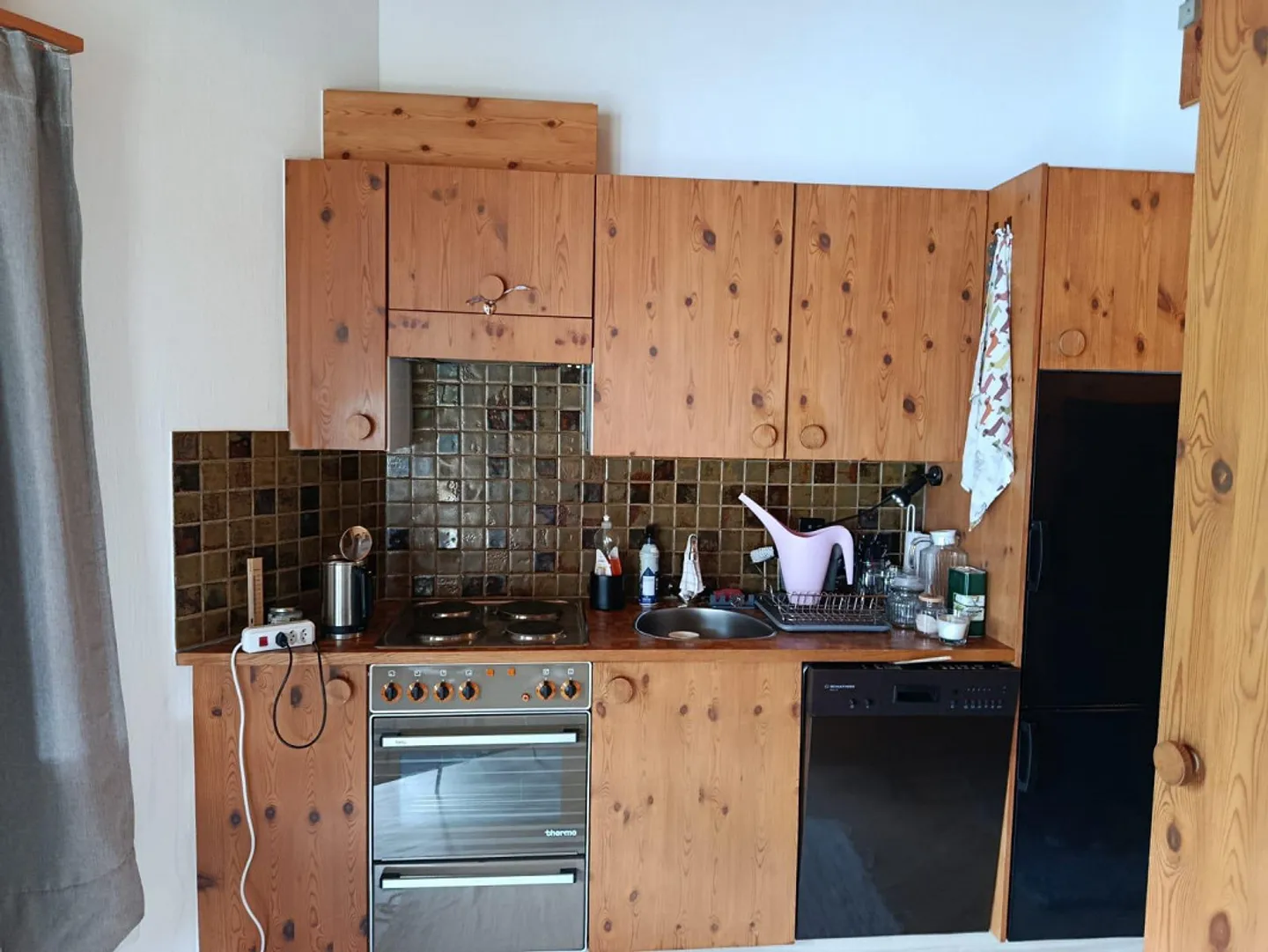 Charming Mountain Paradise: 2.5 Room Attic Apartment with Fireplace, Balcony and Dream View! - Photo 8 of 14