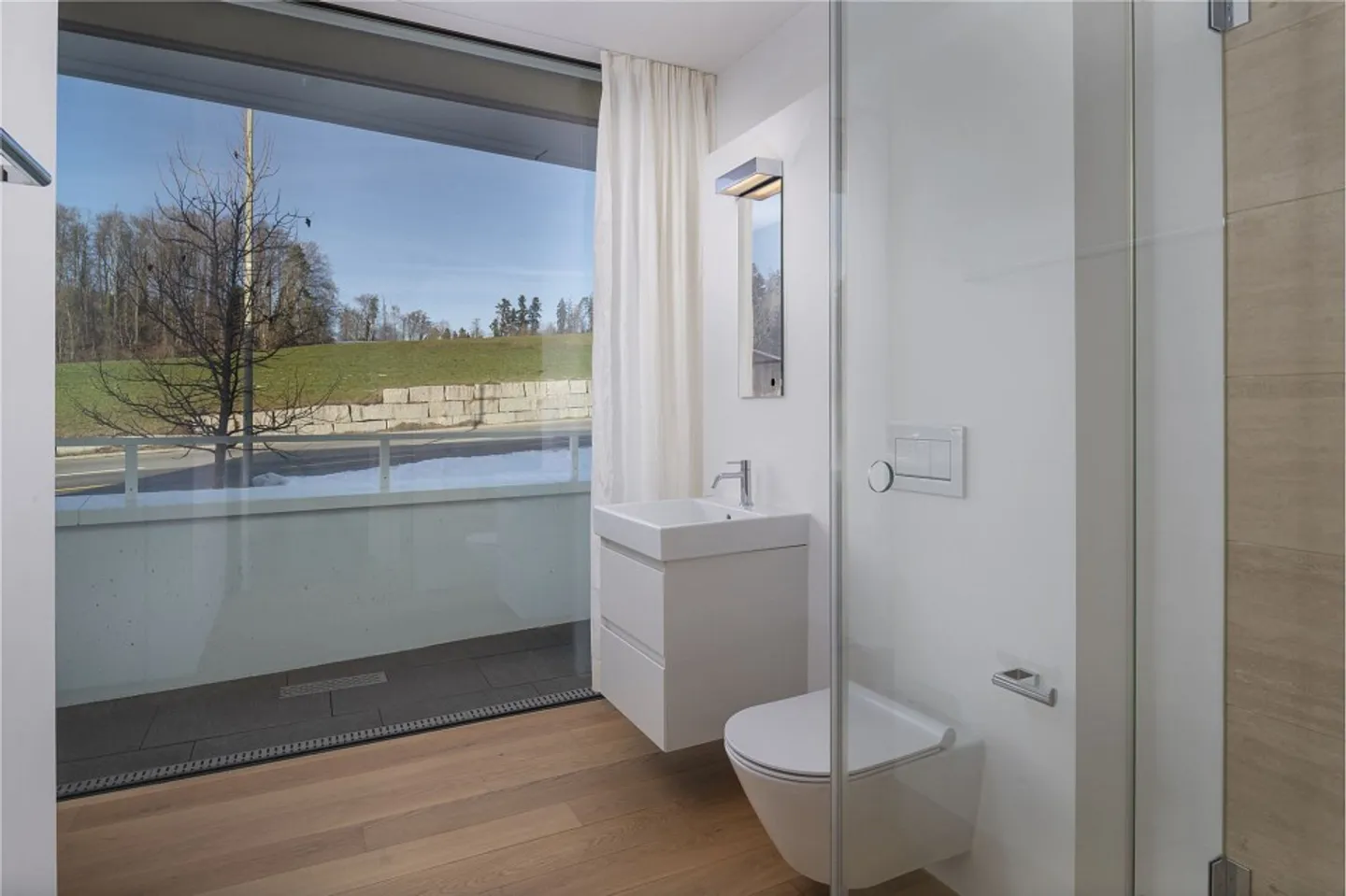 Panoramic Apartment Above Lake Zurich - Exclusive Living with Alpine View - Photo 6 of 13