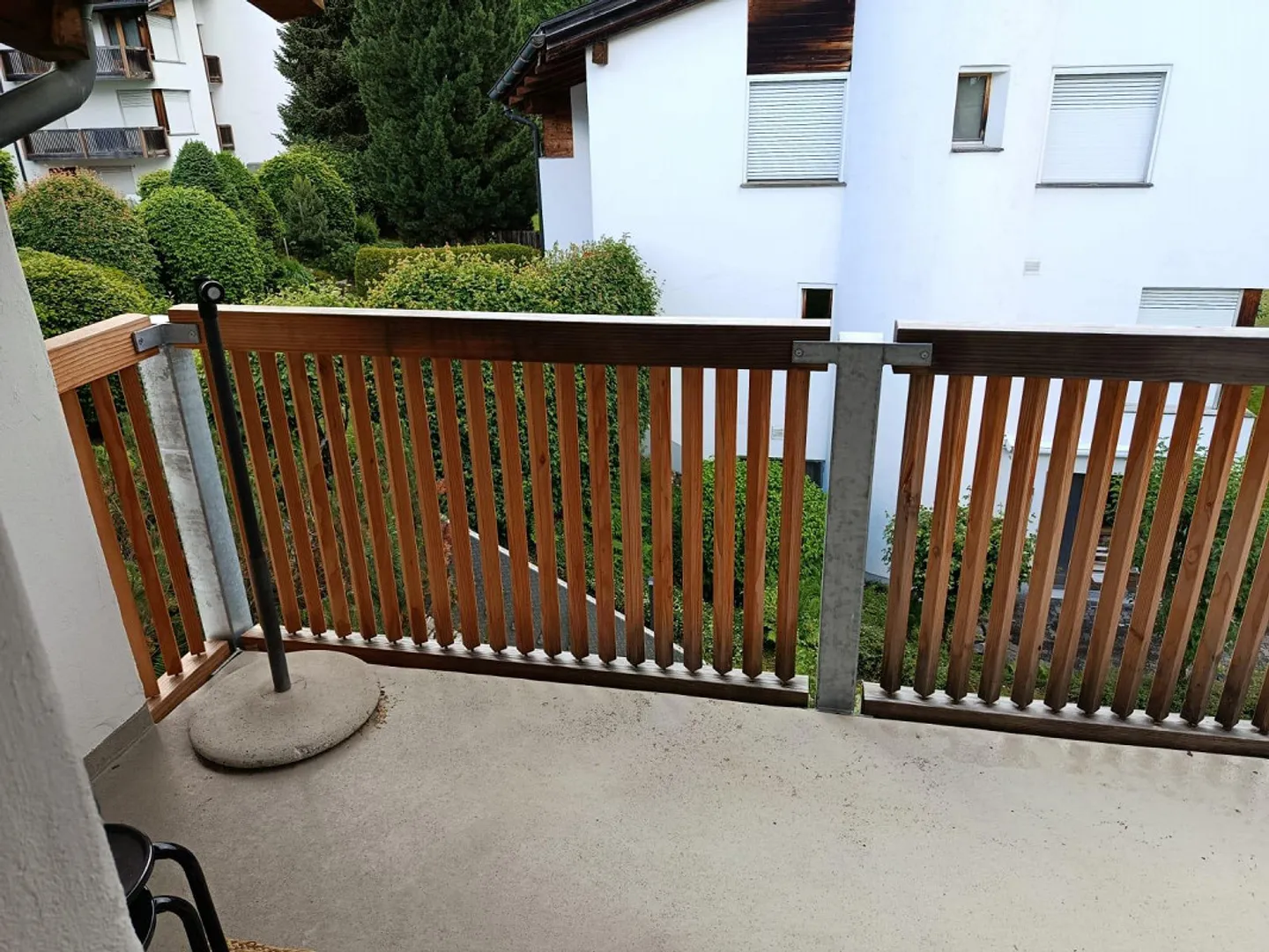 Charming Mountain Paradise: 2.5 Room Attic Apartment with Fireplace, Balcony and Dream View! - Photo 4 of 14