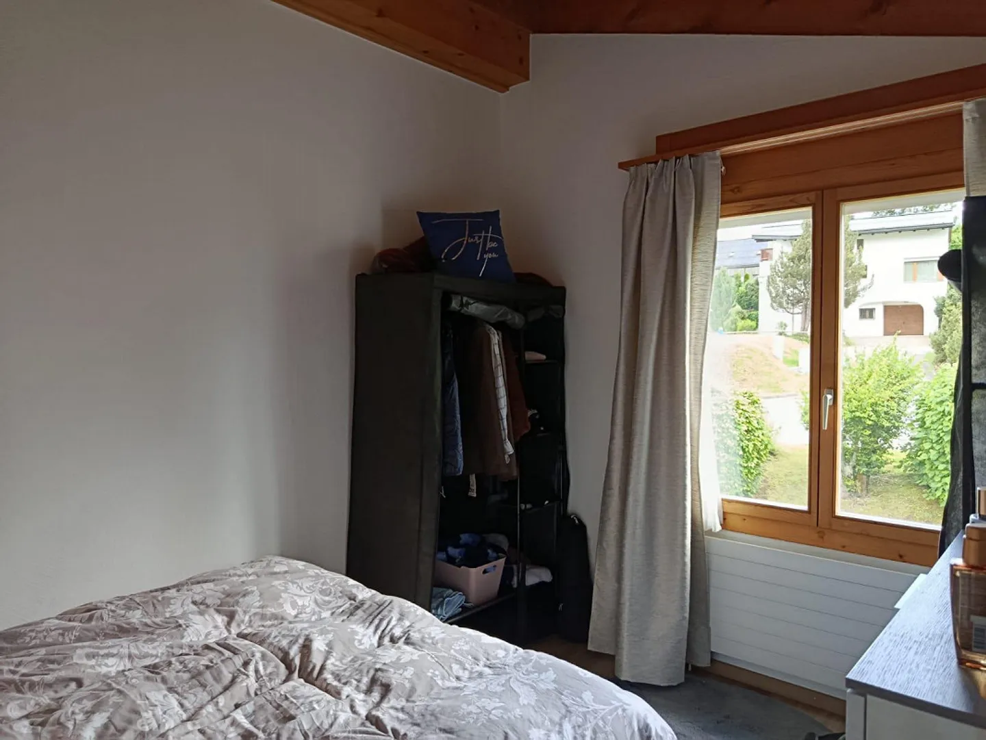 Charming Mountain Paradise: 2.5 Room Attic Apartment with Fireplace, Balcony and Dream View! - Photo 9 of 14