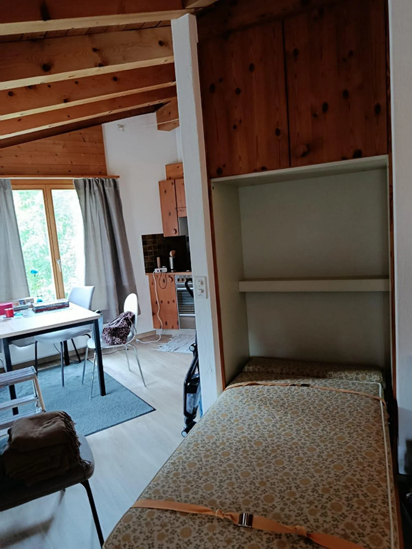 Charming Mountain Paradise: 2.5 Room Attic Apartment with Fireplace, Balcony and Dream View! - Photo 12 of 14