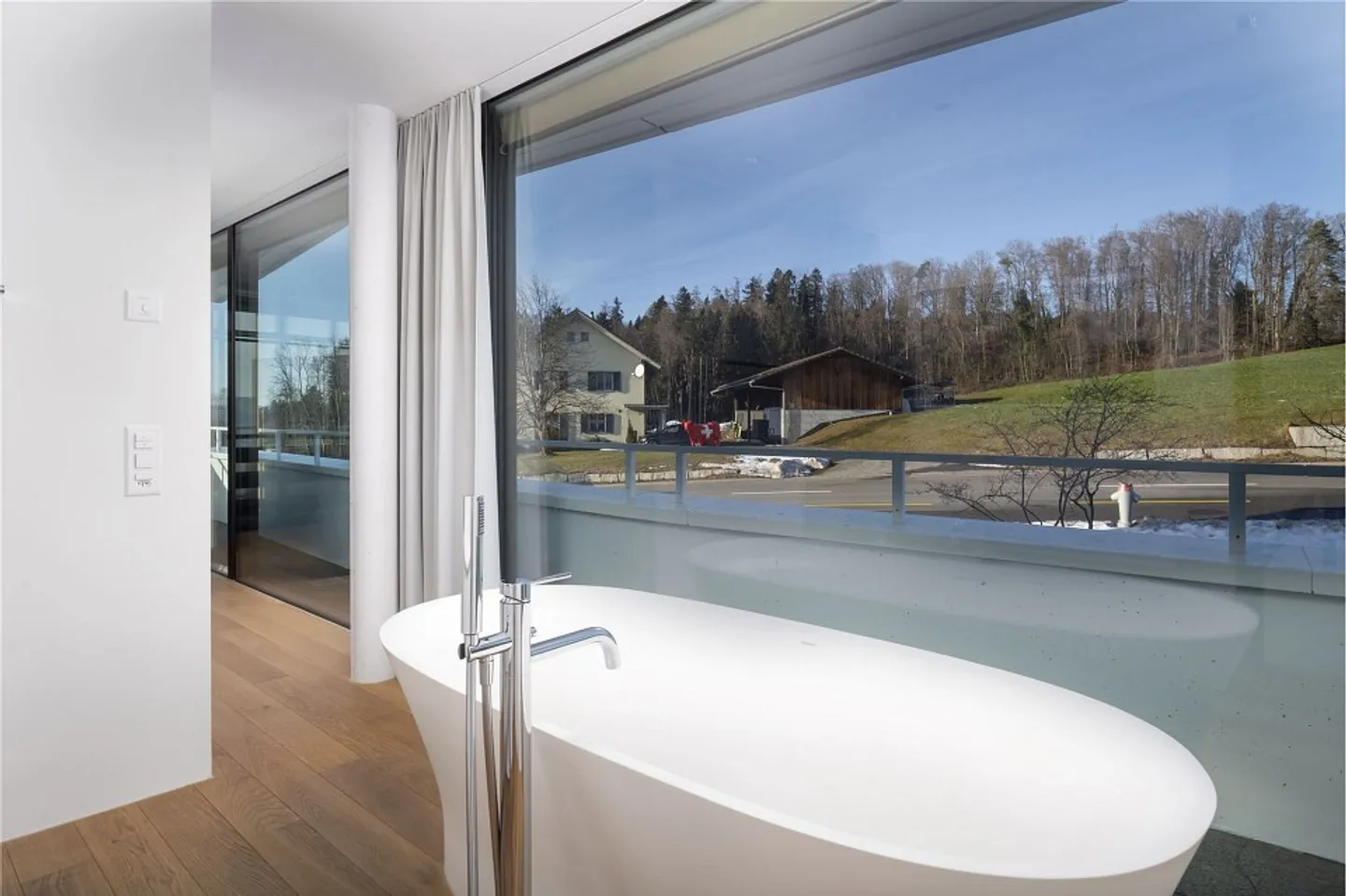 Panoramic Apartment Above Lake Zurich - Exclusive Living with Alpine View - Photo 13 of 13