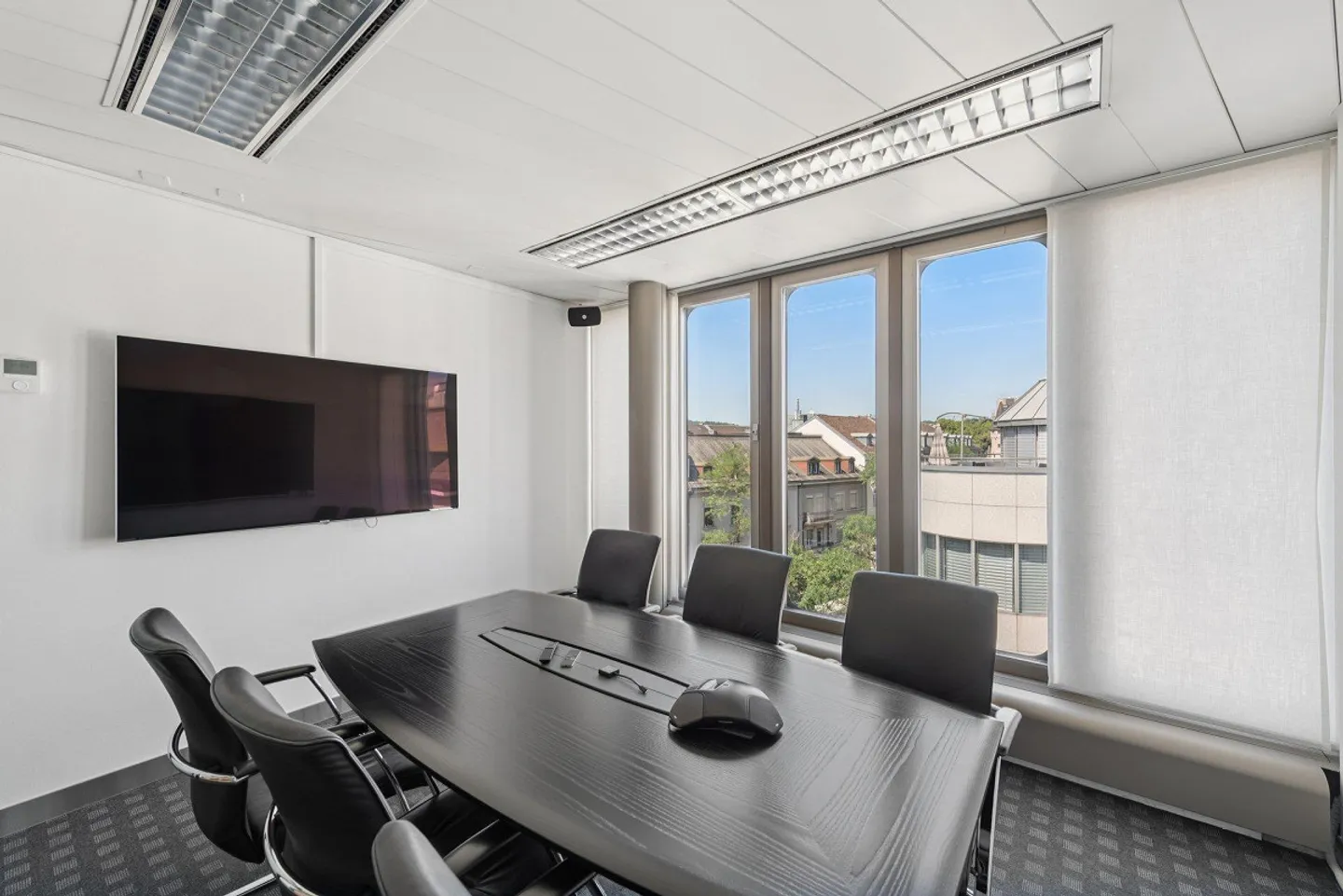 Travailler avec une vue - Étage de bureau aménagé avec terrasse sur le toit près de HB - Photo 3 sur 12