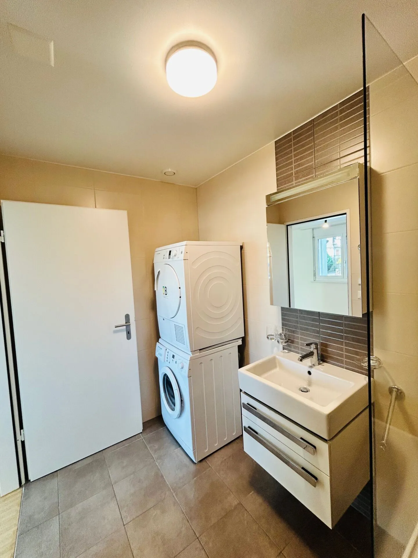 Geräumige 2,5-Zimmer-Wohnung im 1. Stock - Foto 7 von 7