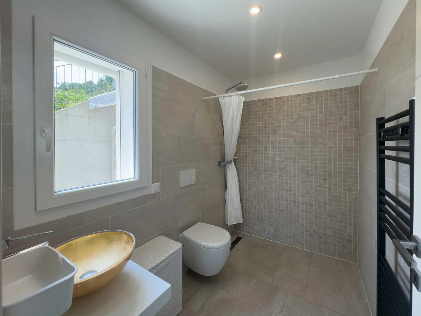 Prestigious villa with lake view and pool in Cademario - Photo 12 of 15