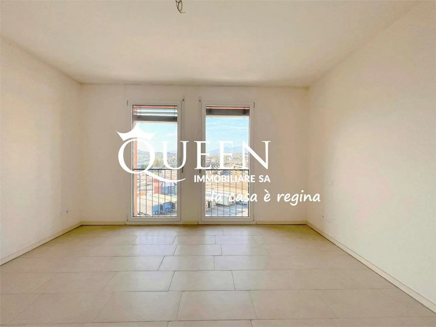 Chiasso: Penthouse with 4.5 rooms, 140 m², balconies, unobstructed view and garden - Photo 10 of 13