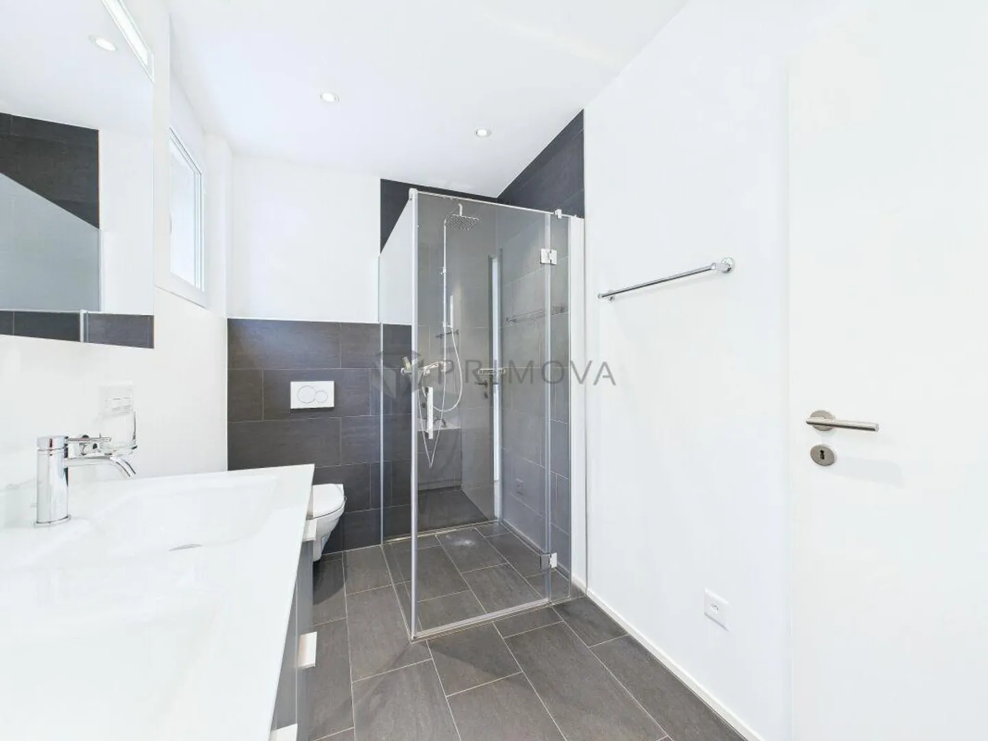 Geräumige Wohnung mit Terrasse - Foto 10 von 13