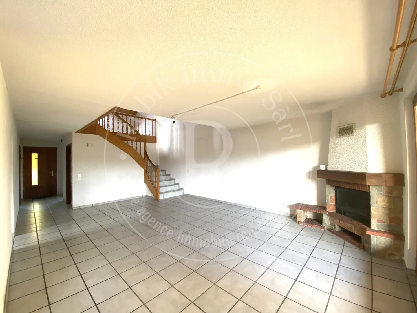 Pretty house close to the train station - Photo 3 of 13