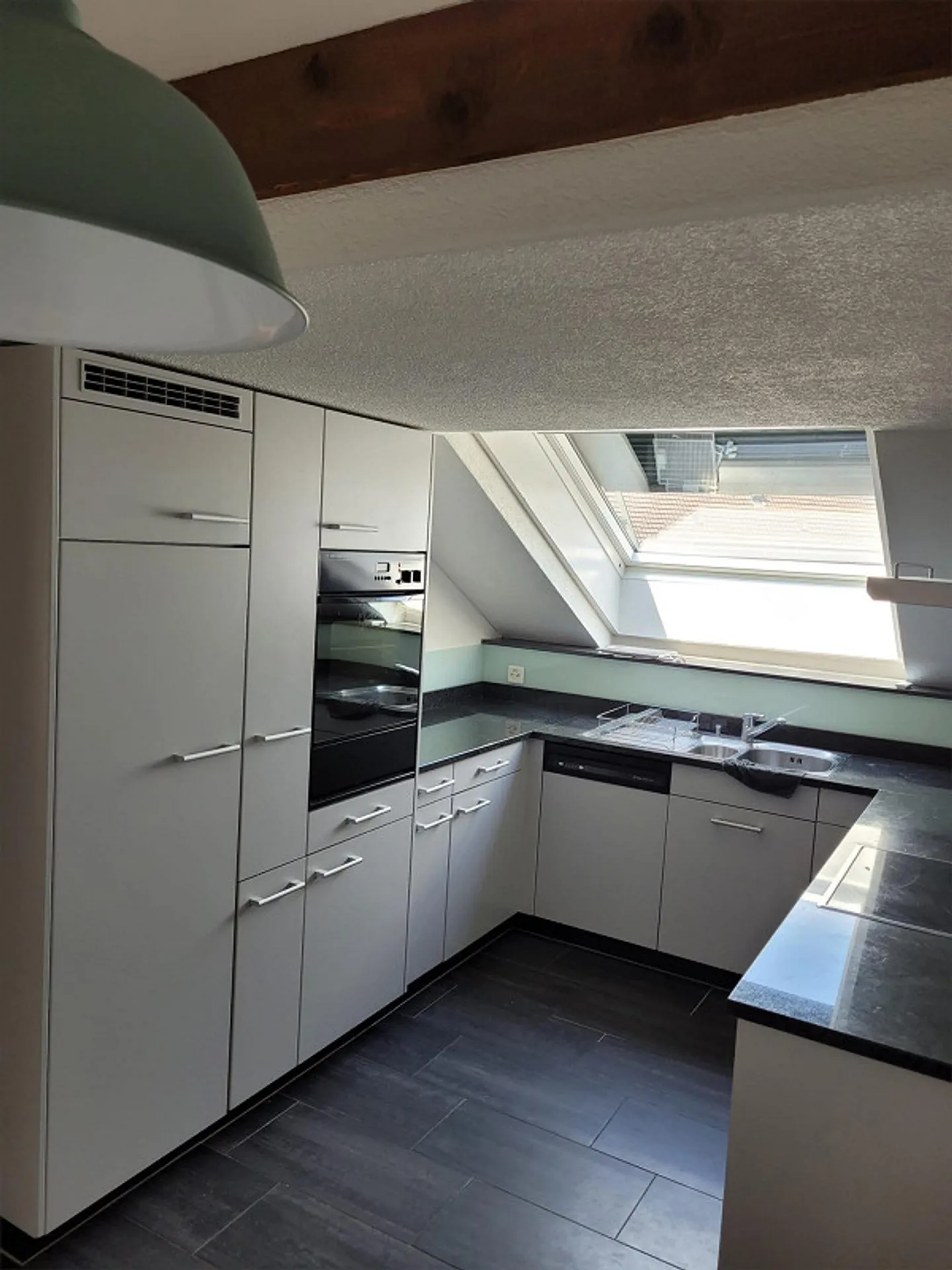 Schöne Dachwohnung mit Terrasse mit Blick auf Pilatus - Photo 1 of 18