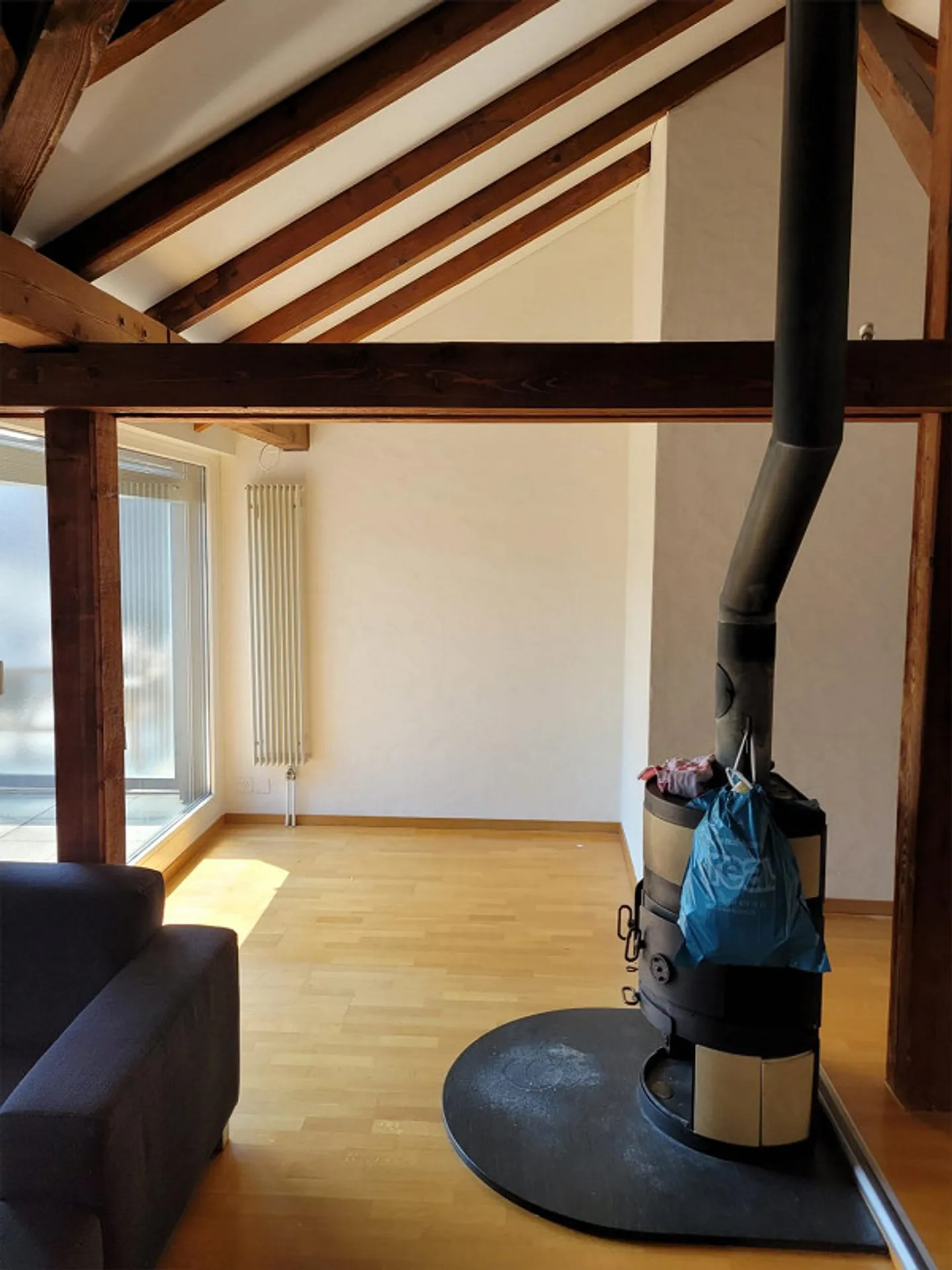 Schöne Dachwohnung mit Terrasse mit Blick auf Pilatus - Photo 2 of 18