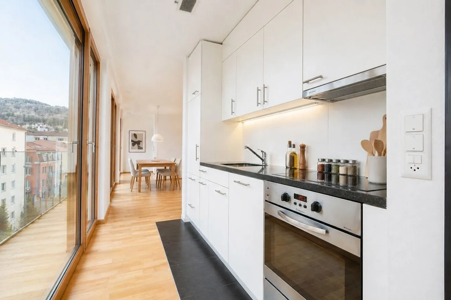 Bright 2.5-Room Apartment in Biel - Photo 5 of 8