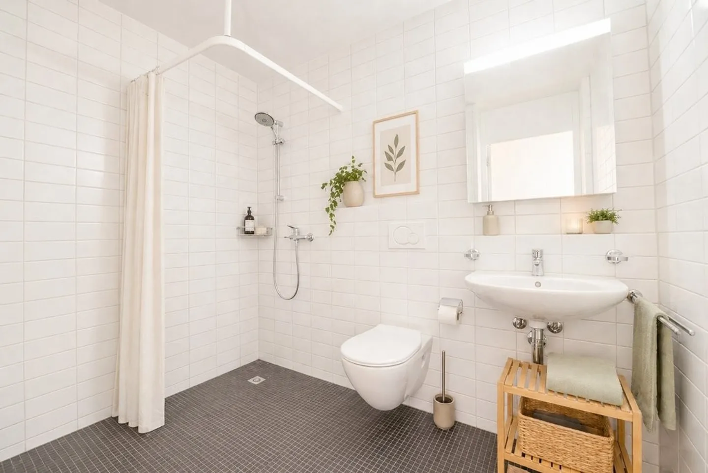 Bright 2.5-Room Apartment in Biel - Photo 6 of 8