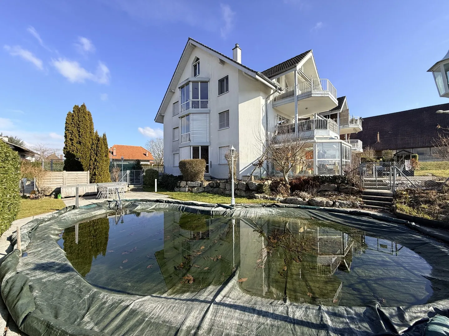 Modernes Apartment mit Pool - Foto 4 von 5