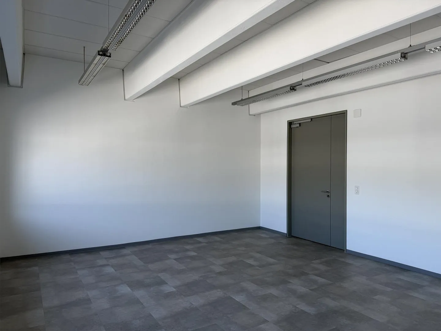 Ufficio 36m2 DLZ 3 - TOP attrezzato - Foto 1 di 7