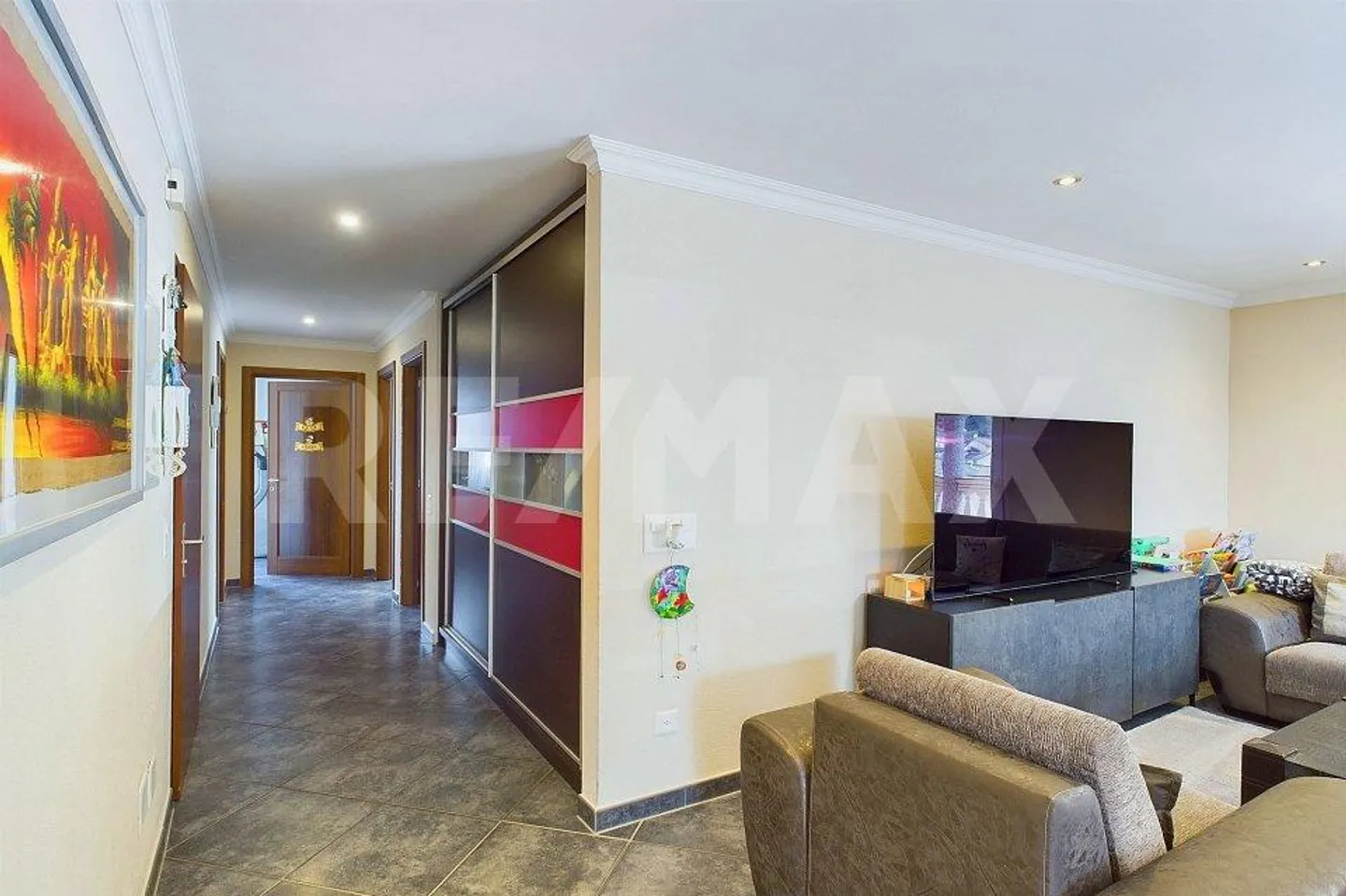 Modern Apartment with Terrace - Photo 13 of 13