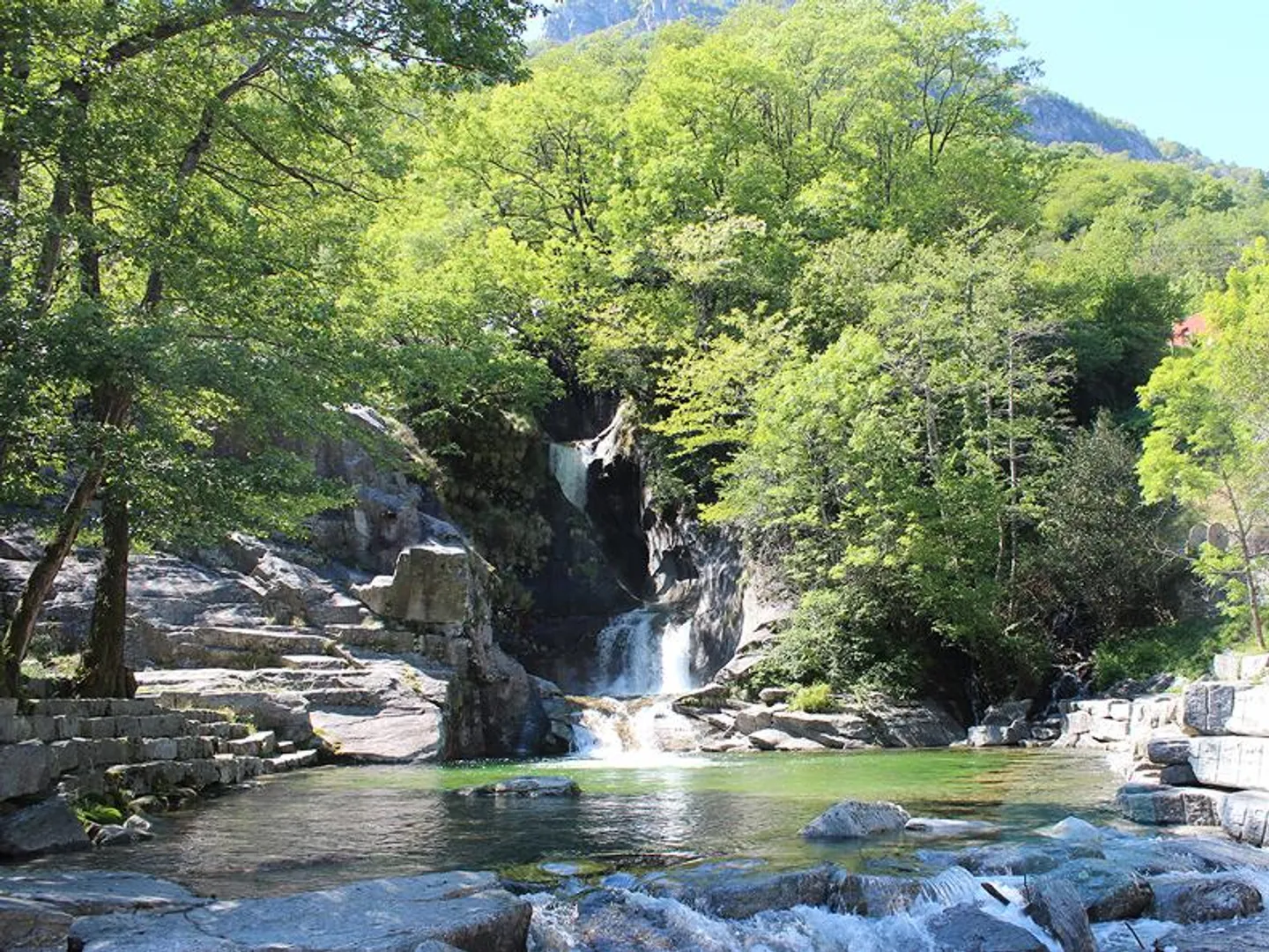 Terreno edificabile con progetto di costruzione approvato! - Foto 1 di 5