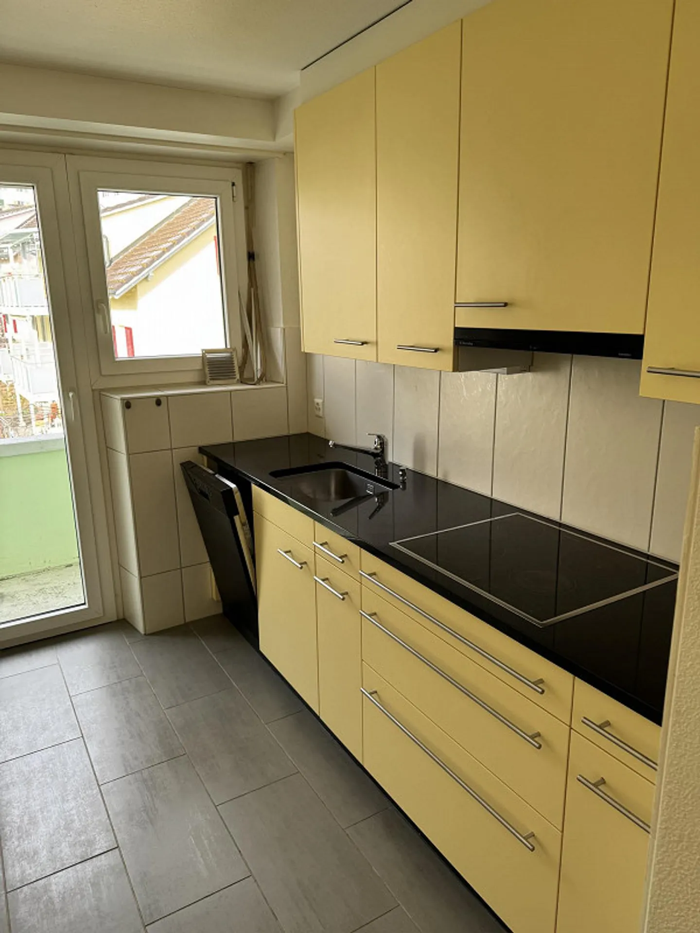 Charming 4-room apartment in a quiet residential area - Photo 3 of 7