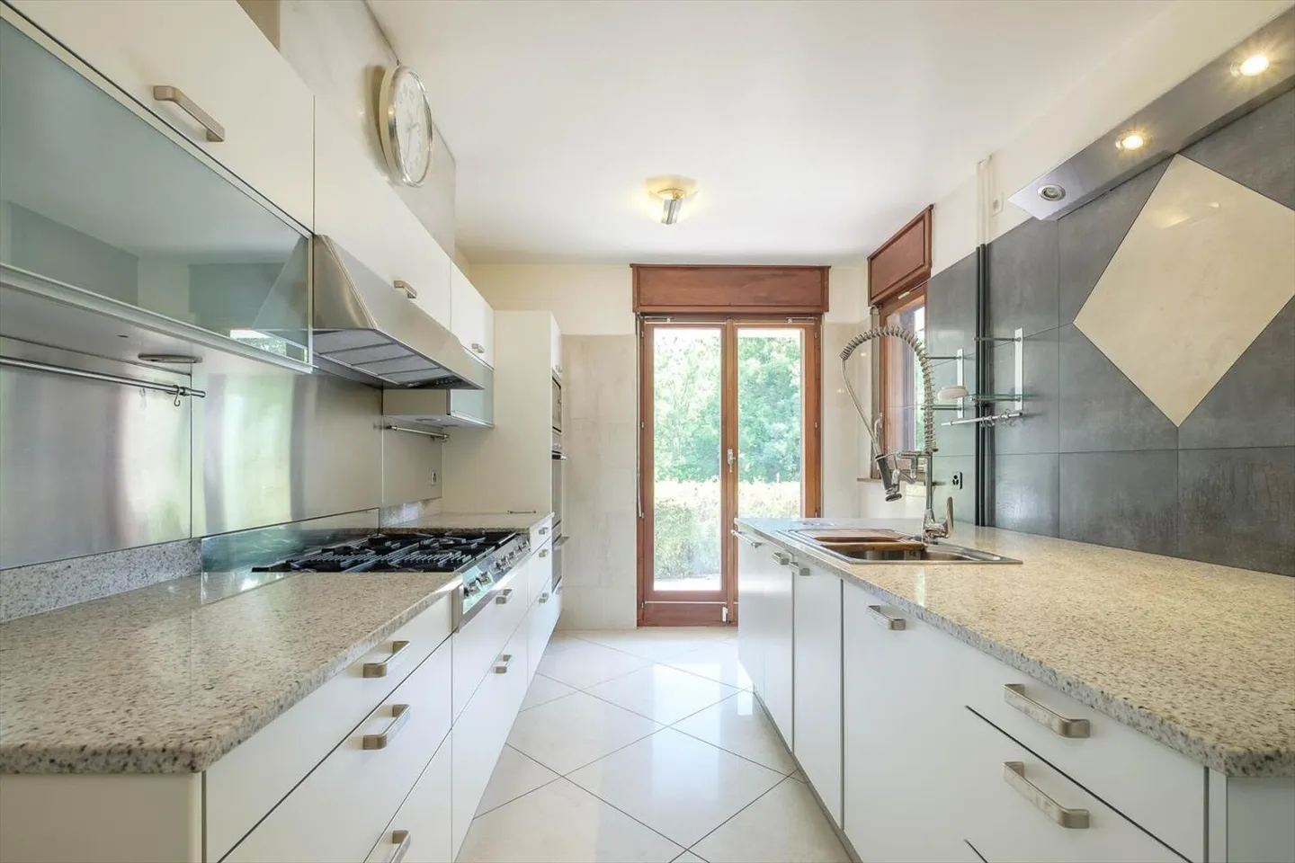 Grande villa ristrutturata con giardino alberato - Lancy - Foto 6 di 9