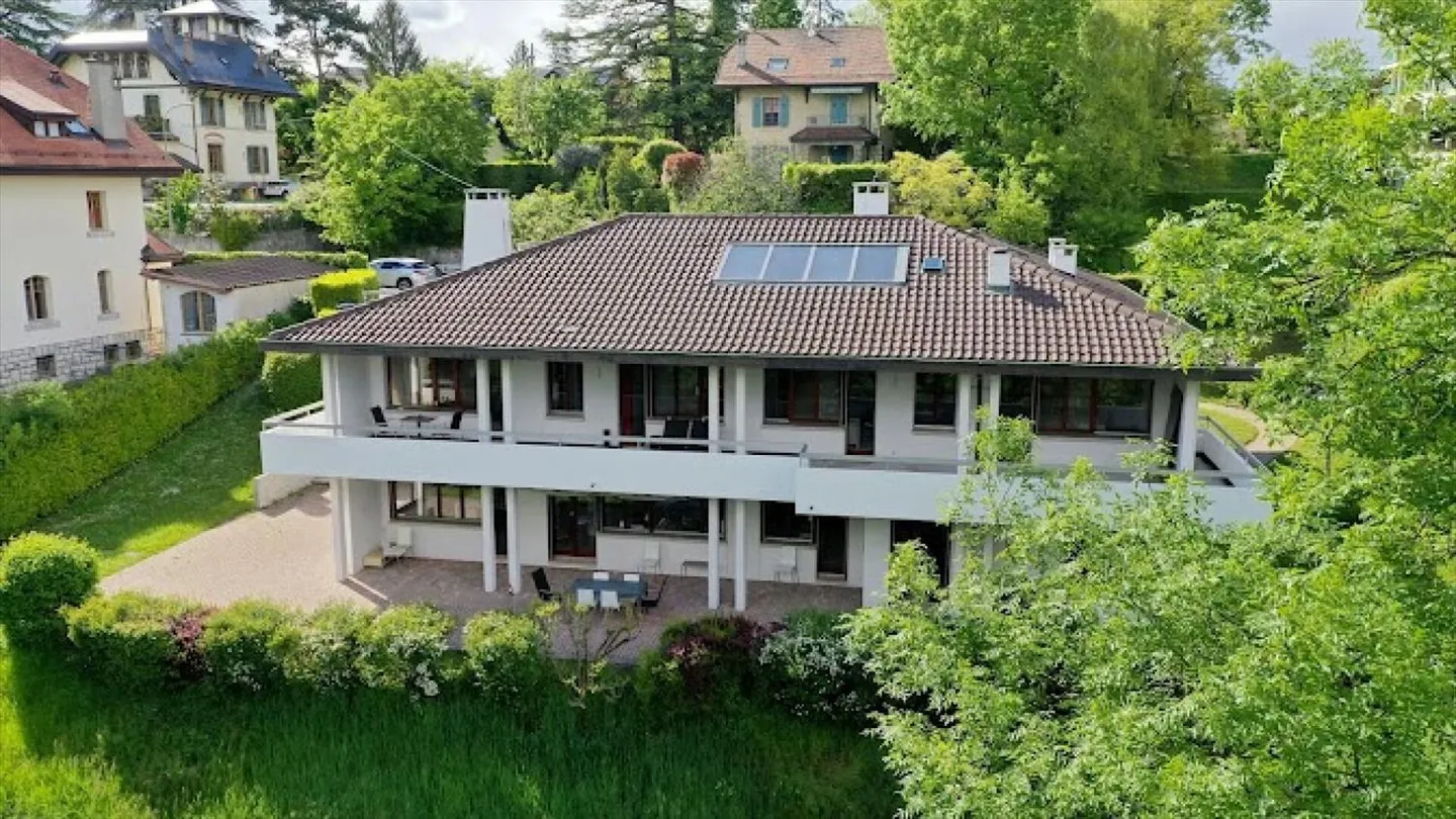 Grande villa ristrutturata con giardino alberato - Lancy - Foto 1 di 9
