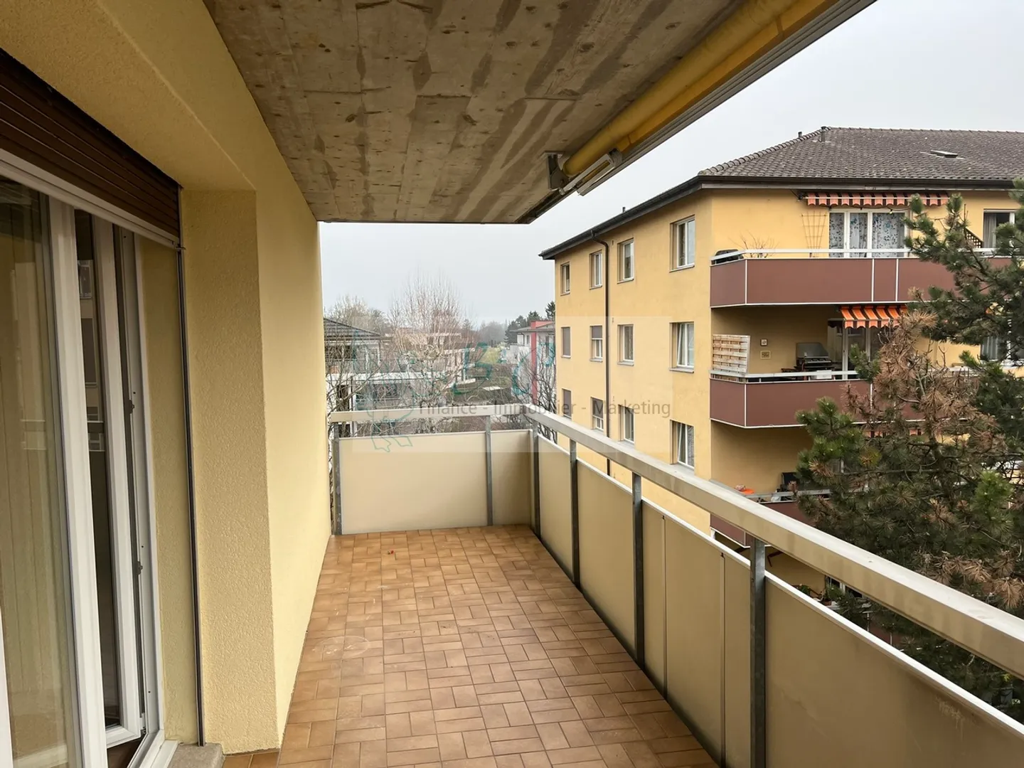 Appartamento di 3,5 stanze con grande balcone - Foto 5 di 10