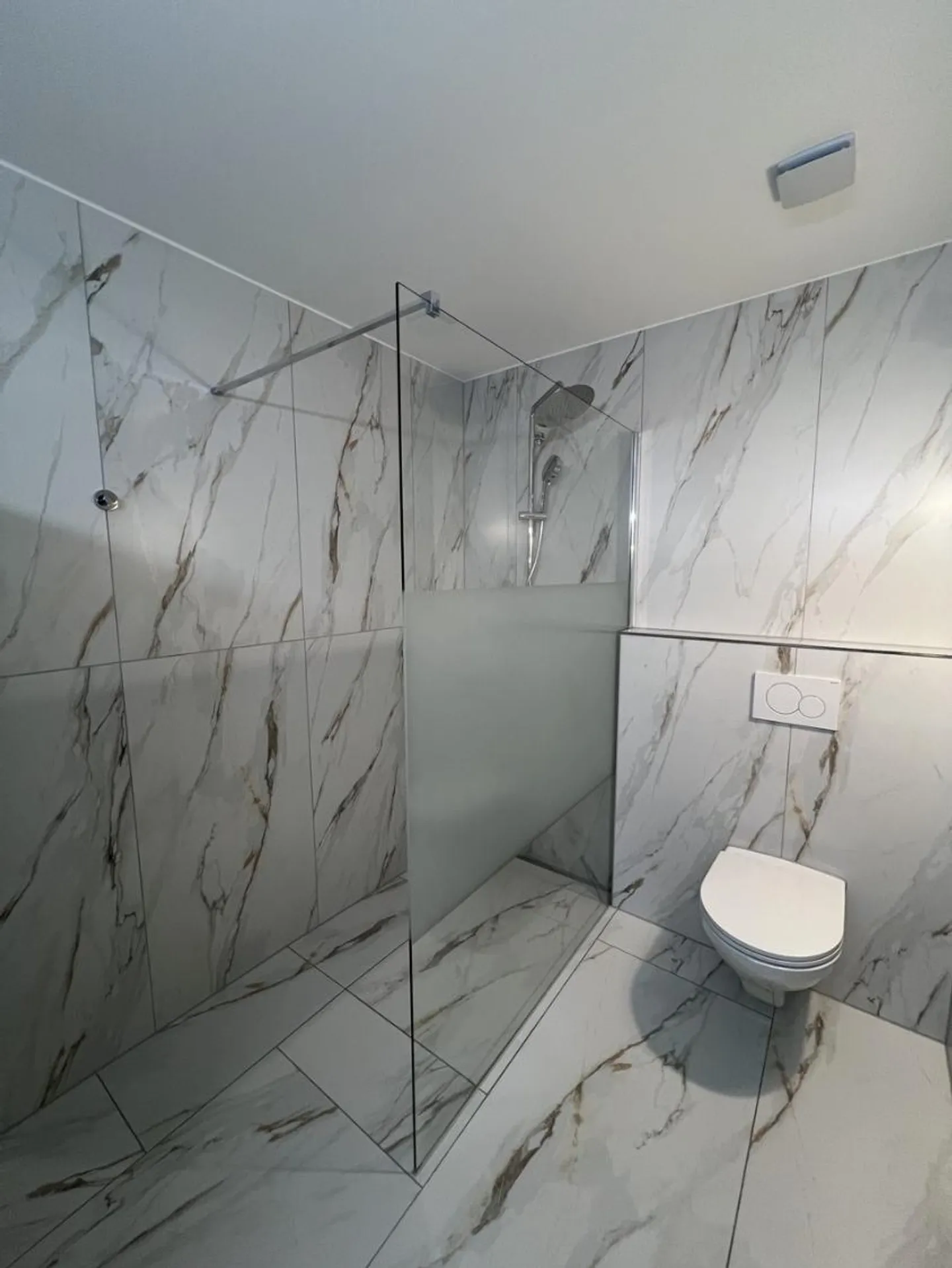 Appartement moderne avec terrasse - Photo 4 sur 11