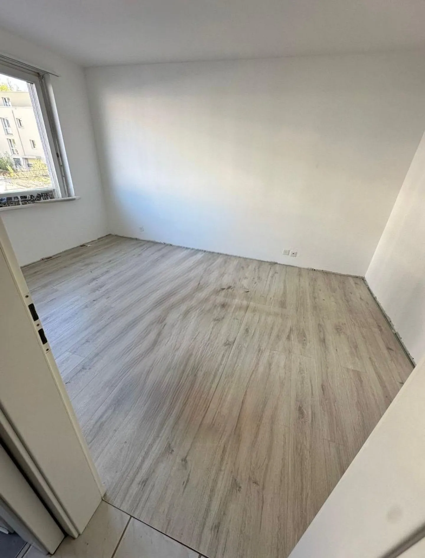 Appartamento luminoso con 2 balconi, ascensore e posto auto - Foto 6 di 9