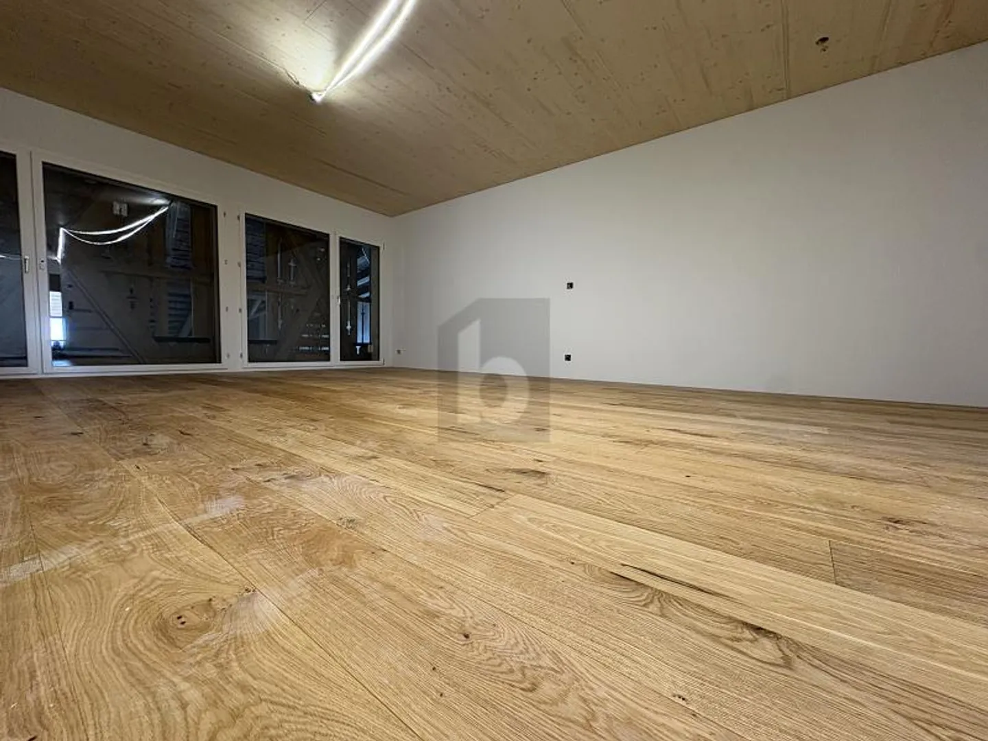 NOUVEAU BÂTIMENT AVEC VUE - Photo 4 sur 6