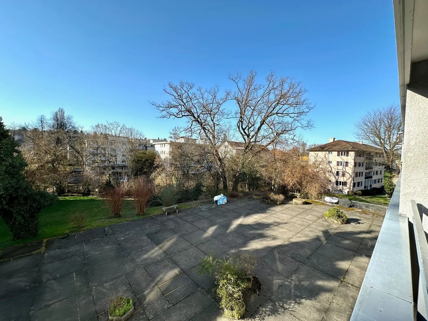 Appartamento luminoso con 2 balconi, ascensore e posto auto - Foto 1 di 9