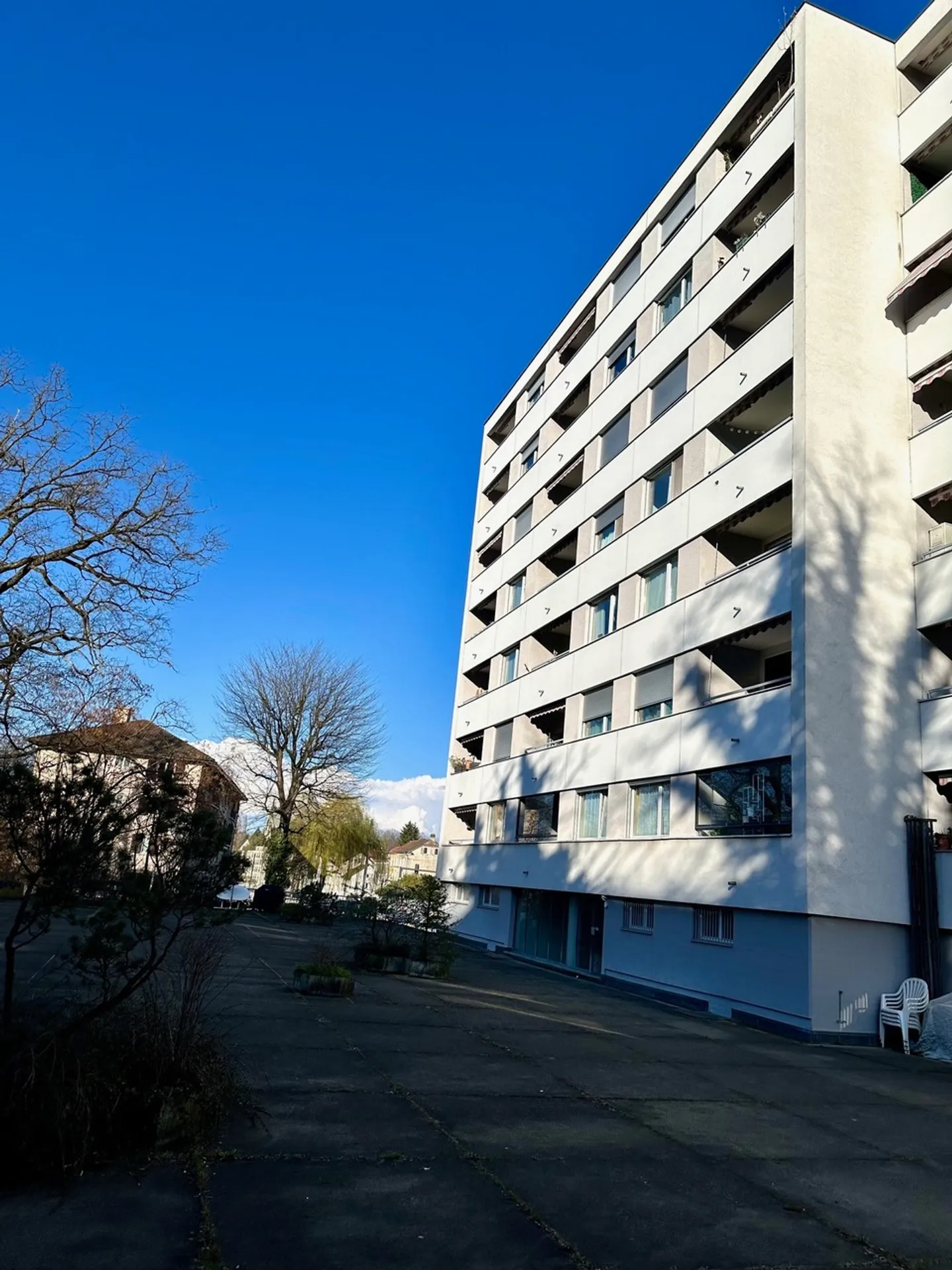 Appartamento luminoso con 2 balconi, ascensore e posto auto - Foto 9 di 9