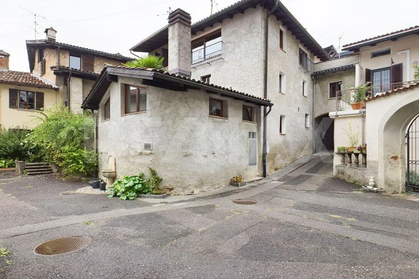 Maison charmante et spacieuse avec vue dégagée - Photo 2 sur 13