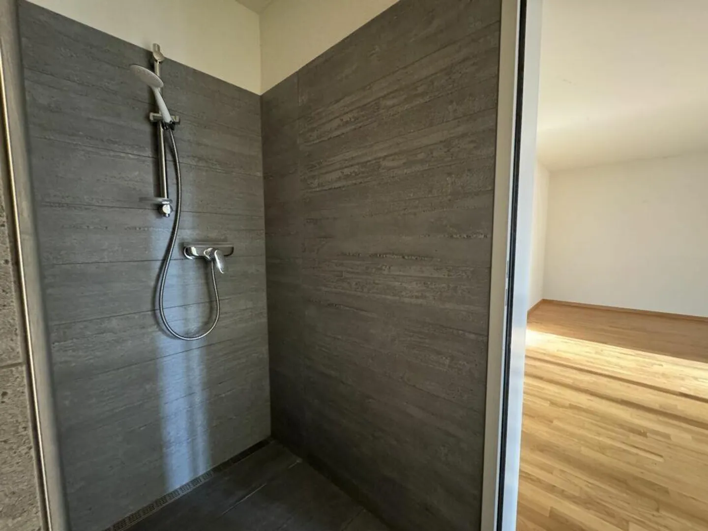 Luminoso appartamento di 2,5 locali con ottima espansione - Foto 9 di 15