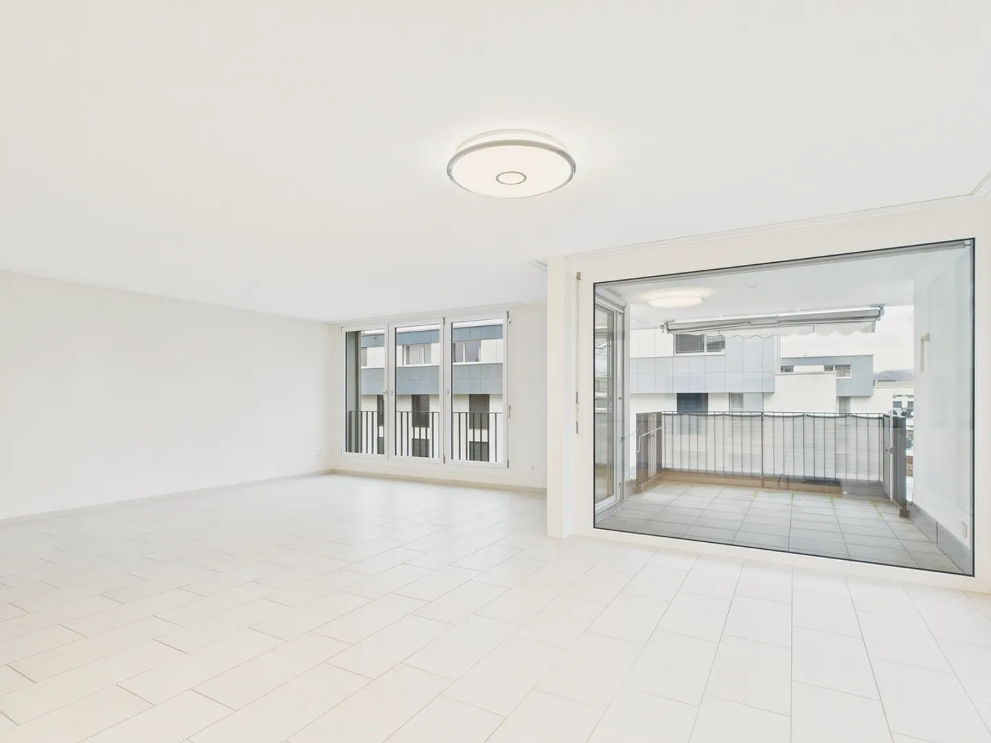 Licht. Raum. Ruhe.  Grosszügige 3.5-Zimmer-Wohnung mit Balkon - Foto 1 von 11