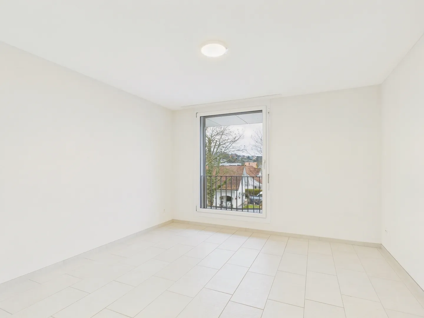 Licht. Raum. Ruhe.  Grosszügige 3.5-Zimmer-Wohnung mit Balkon - Foto 4 von 11