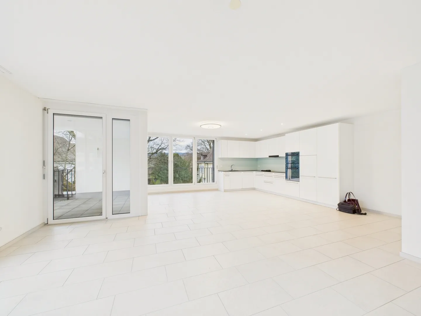 Licht. Raum. Ruhe.  Grosszügige 3.5-Zimmer-Wohnung mit Balkon - Foto 6 von 11