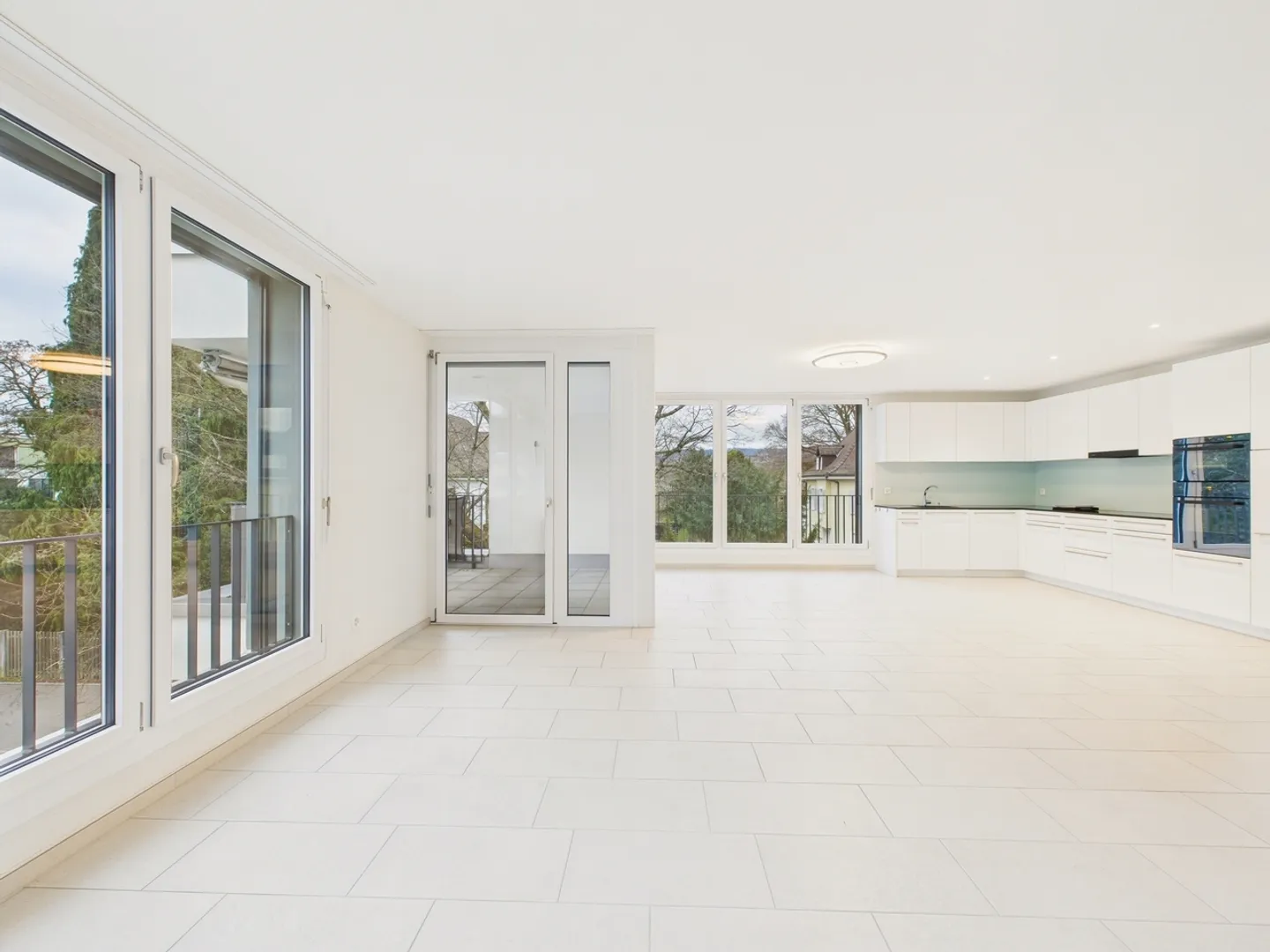 Licht. Raum. Ruhe.  Grosszügige 3.5-Zimmer-Wohnung mit Balkon - Foto 8 von 11