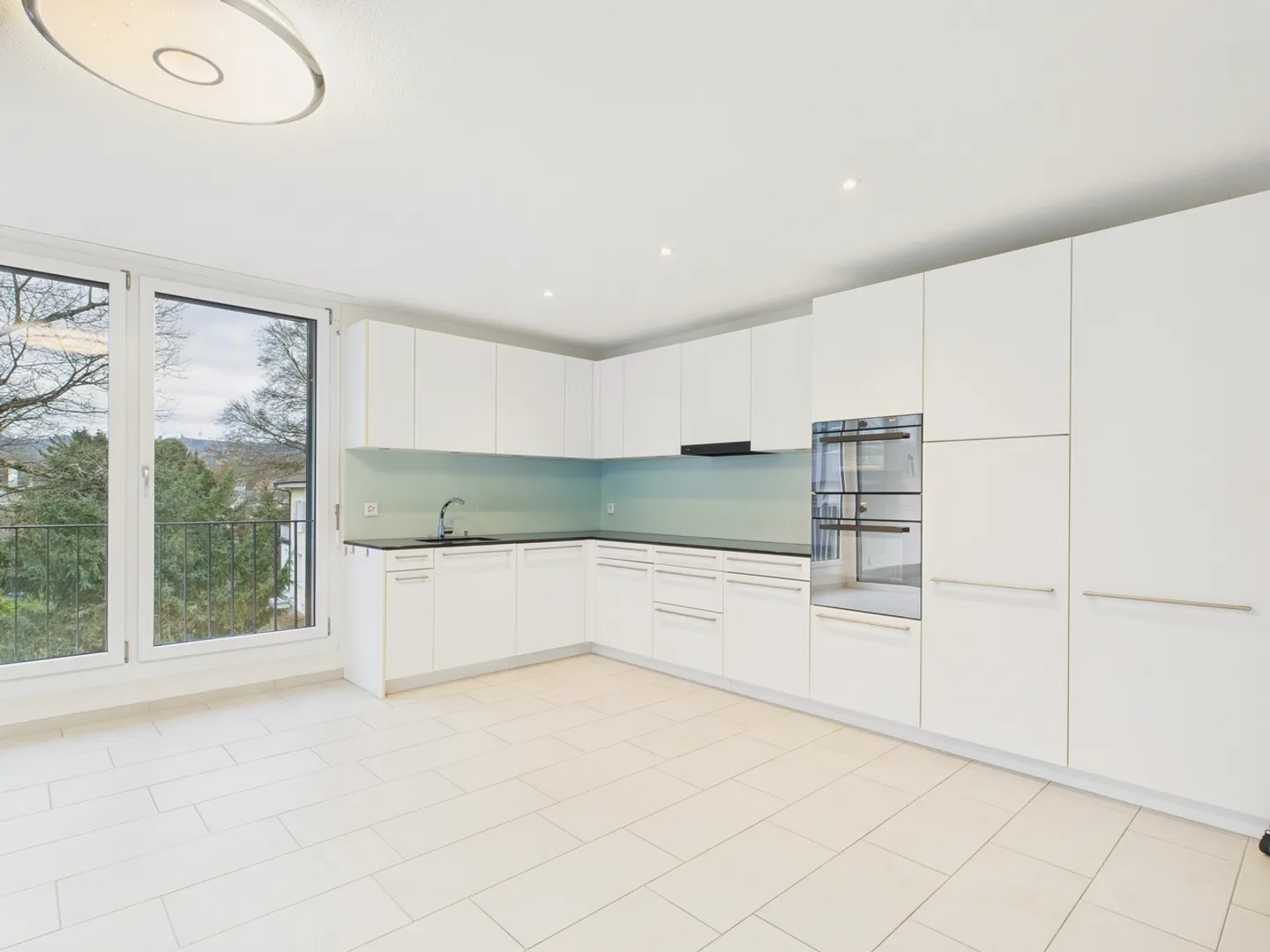 Licht. Raum. Ruhe.  Grosszügige 3.5-Zimmer-Wohnung mit Balkon - Foto 9 von 11