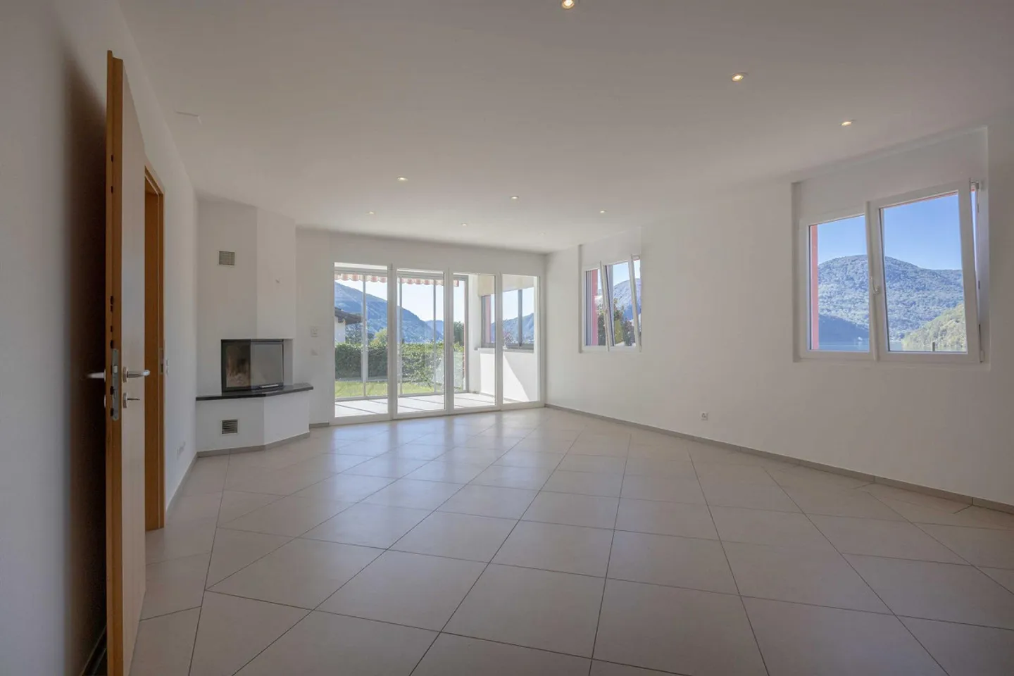 Prächtige Villa 5.5 mit Garten und Seeblick in Collina d'Oro - Foto 3 von 9