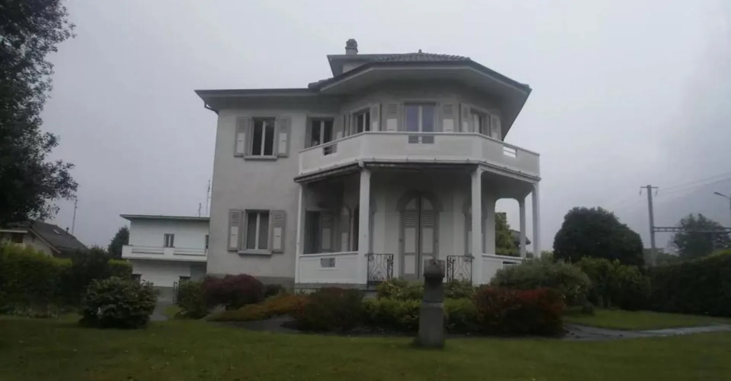 Elegante Villa in Aigle - Foto 2 von 6