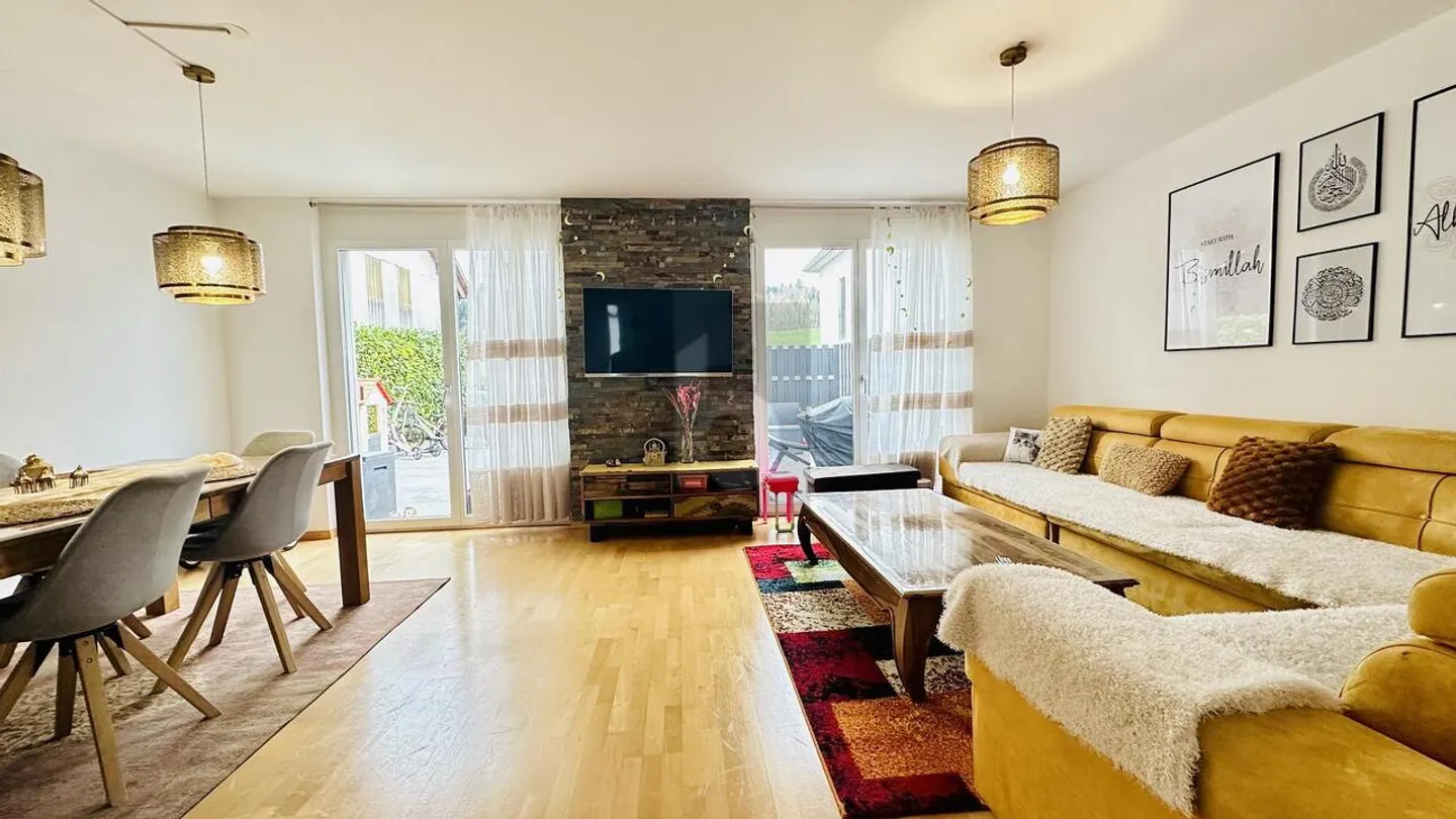 FAMILIENFREUNDLICH MIT CHARME IN ZENTRALER LAGE - Foto 2 von 6