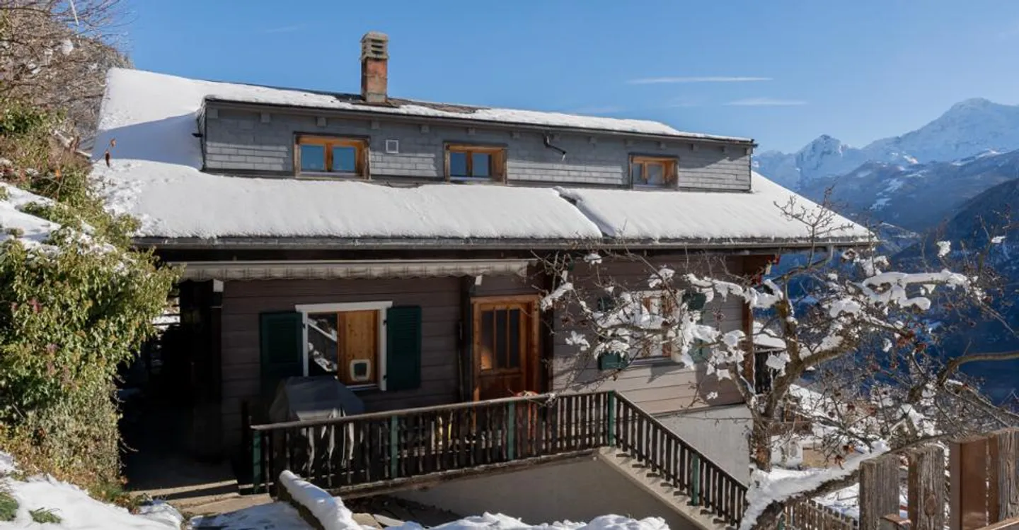 Two-family house and stable with great views and best sunshine in - Photo 2 of 10