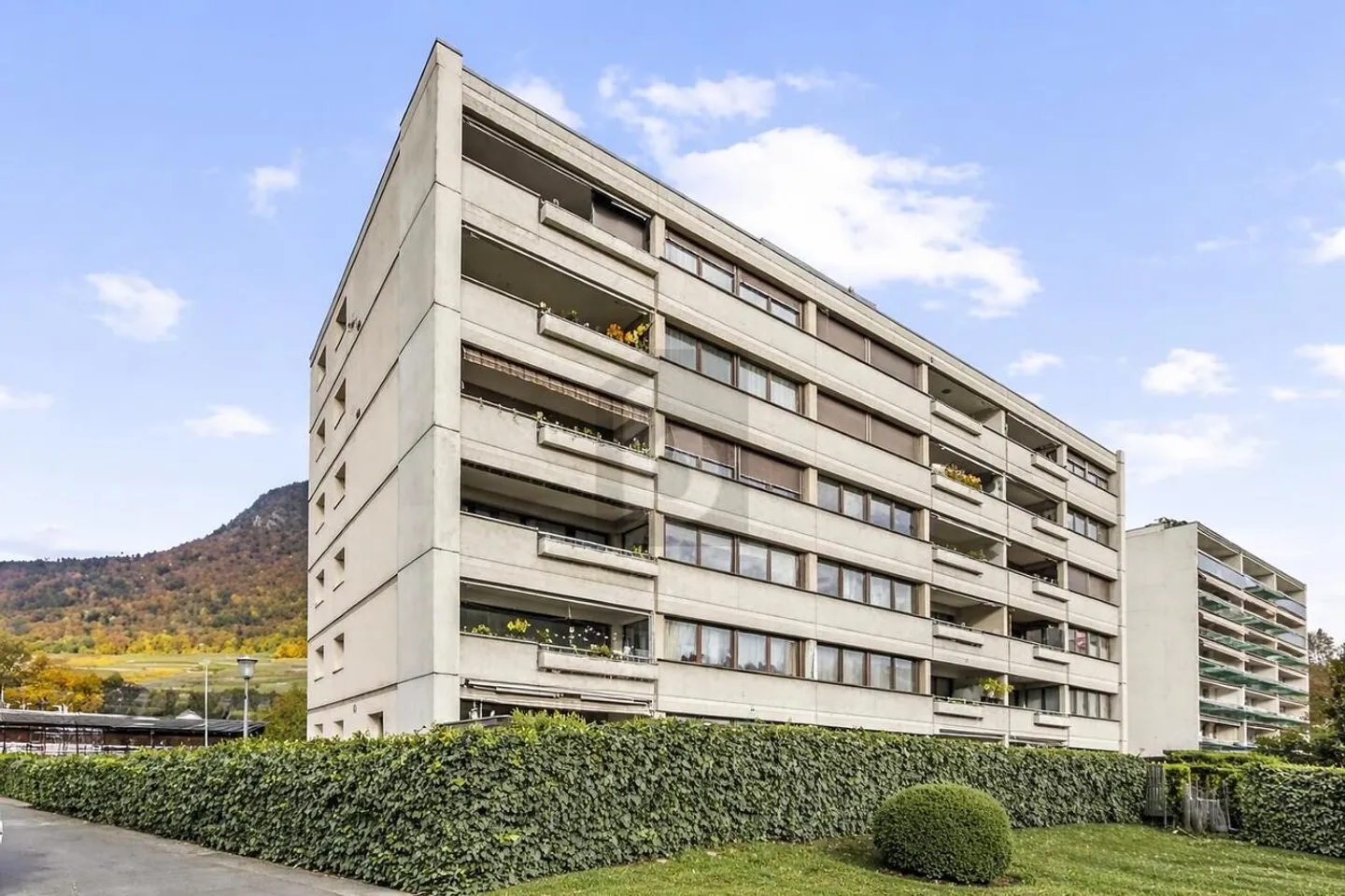 GERÄUMIG MIT PRIVATGARTEN - Foto 3 von 5