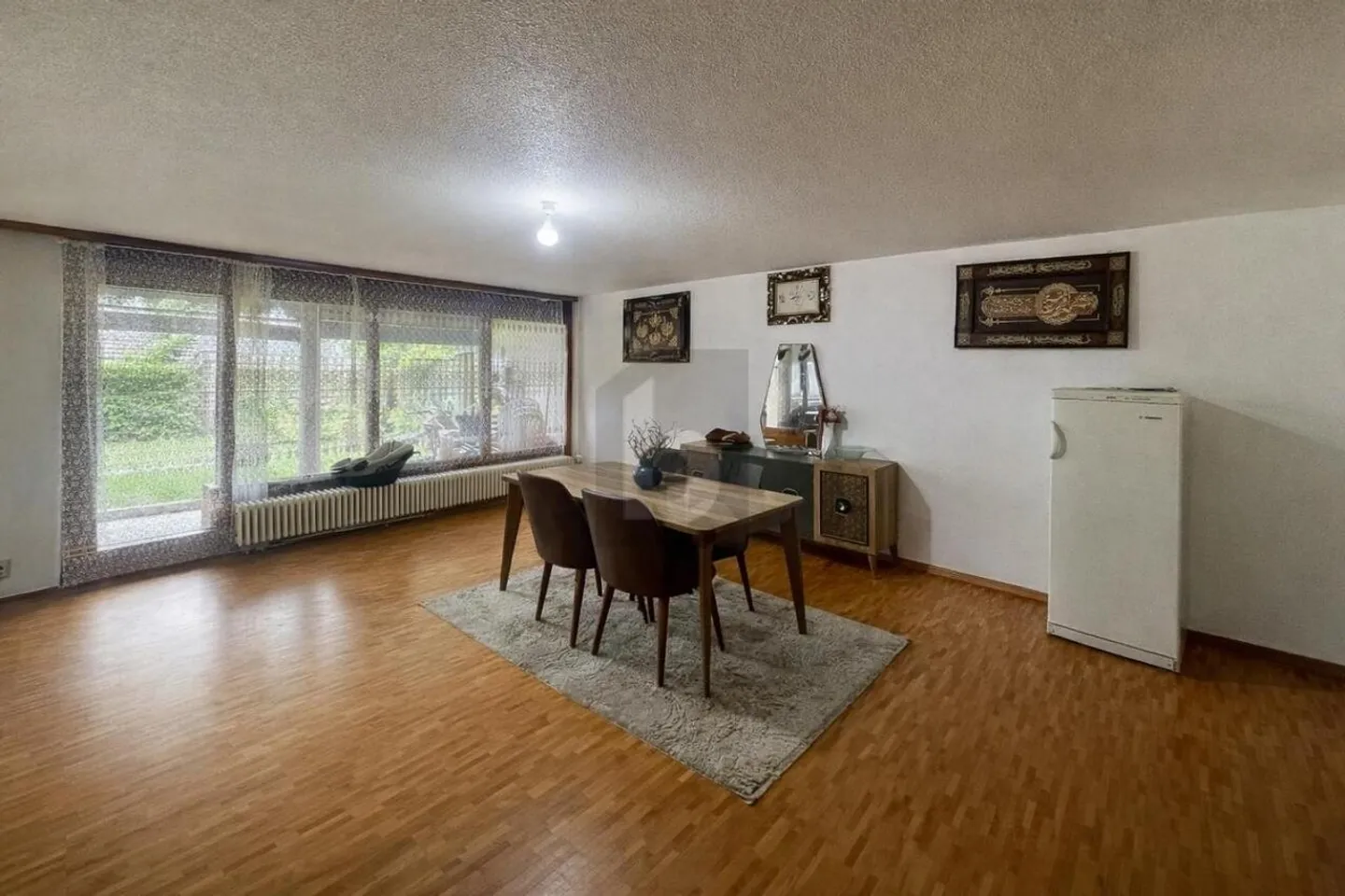 GERÄUMIG MIT PRIVATGARTEN - Foto 4 von 5