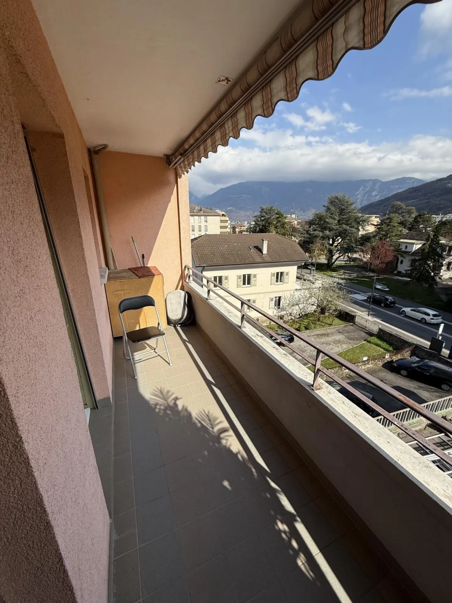 Studio with large balcony in the heart of Monthey - Photo 4 of 6