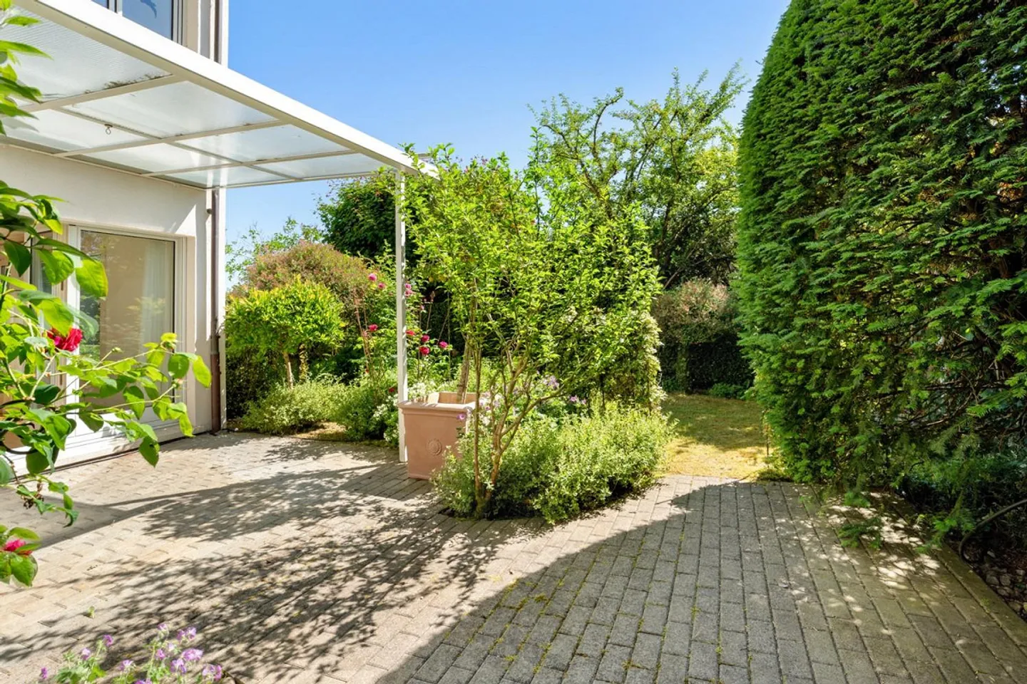 Charming 3.5-Room Ground Floor Apartment with Private Garden - Photo 1 of 14