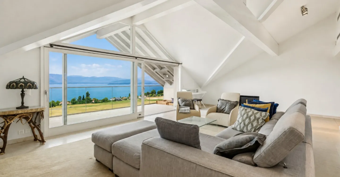 SUPERB HIGH-END DUPLEX WITH EXCEPTIONAL PANORAMA OVER THE LAKE - Photo 12 of 12